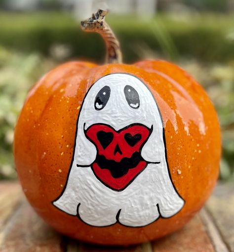 Cute Couple Pumpkin Painting Ideas, Cute Halloween Painted Pumpkins, Vampire Diaries Pumpkin Painting, Pumpkin Painting Ideas Easy Creative, Painting Pumpkins Couples, Boys Pumpkin Painting Ideas, Paintings On Pumpkins Ideas, Pumpkin Painting Couples Ideas, Mental Health Pumpkin Decorating