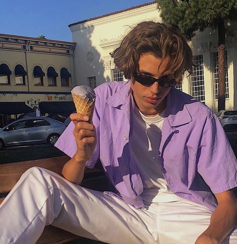 Sun kissed, purple, ice cream, Paris, button up, 90s, white pants, brown hair, photoshoot, sunny Indie Boy Outfits, Skater Boy Style, Indie Outfits Men, Skater Boy Outfits, Look 80s, Indie Boy, Guys Fits, Look Grunge, Tokyo Street Fashion