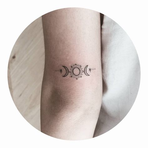 Kalula Tattoo, Stick Poke, Hand Poked Tattoo, Stick And Poke, Fine Line Tattoos, S Tattoo, Line Tattoos, Fine Line, Flower Tattoos