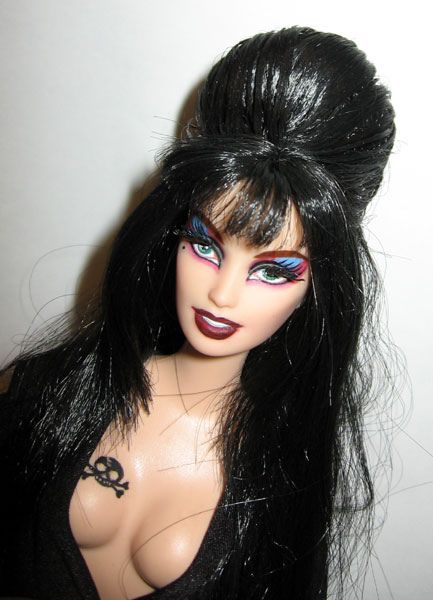 Elvira Barbie Doll Elvira Movies, Cassandra Peterson, Movies Videos, Elvira Mistress Of The Dark, Barbie Halloween, Bad Barbie, Gothic Girl, Diva Dolls, Barbie Style