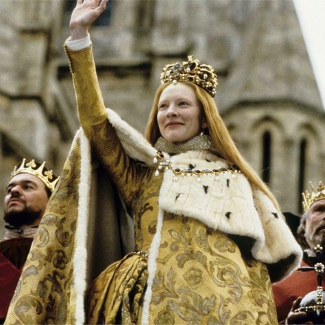 Elizabeth Movie, Cate Blanchett Films, Elizabeth 1998, Royalty Fashion, Yellow Costume, Tudor Era, English Royal Family, Tudor History, Princess Elizabeth