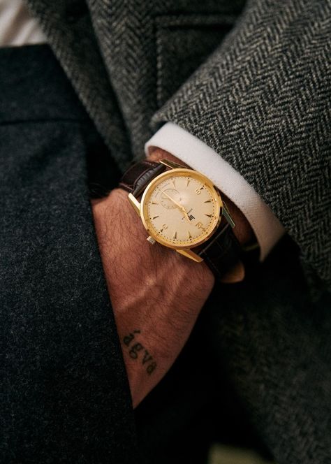 Montre Himalaya Lip x Octobre - Doré - Métal - Sézane Golden Watch, Classy Watch, Fancy Watches, Brown Cowhide, Travel Italy, Gold Watch Men, Vintage Watches For Men, Insta Feed, Watch Straps