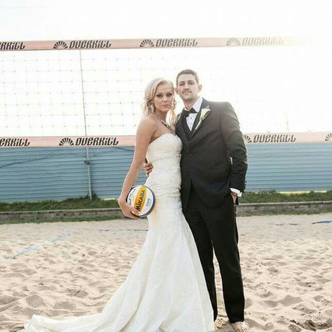 Volleyball wedding pics Volleyball Wedding, Volleyball Couple, Sports Couples, Wedding Engagement Pictures, Tiffany Wedding, Wedding Pics, Our Wedding Day, Engagement Shoots, Fun Wedding