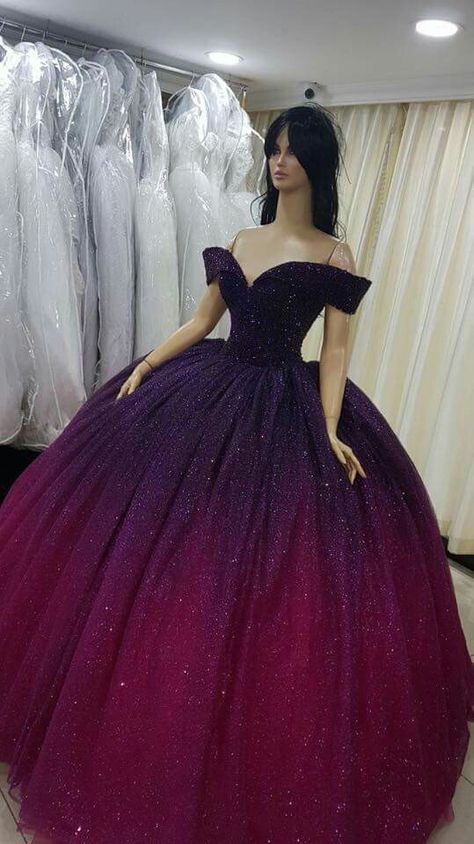 Dark Purple 15 Dresses Quinceanera, Dark Purple 15 Dresses, Luxury Purple Ball Gown For Debutante Ball, Voilet Quince Dress, Dark Purple Debut Gown, Princess Prom Dresses, Black Ball Gown, Robes D'occasion, Quinceñera Dresses