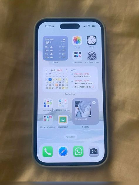 Iphone 16 Layout Aesthetic, Iphone Home Screen Layout Minimalist, What’s On My Iphone, Iphone Lockscreen Layout, Iphone Ideas Homescreen, Apple Layout, Iphone Organization Homescreen, Iphone Ios 17, Iphone Homescreen Ideas