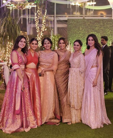 Bridesmaid Saree Indian, Reba Monica John, Bridal Maid Dress, Bridesmaid Indian, Saree For Wedding Function, Indian Bridesmaids, Bridesmaid Lehenga, Sister Poses, Fall Wedding Color Palette