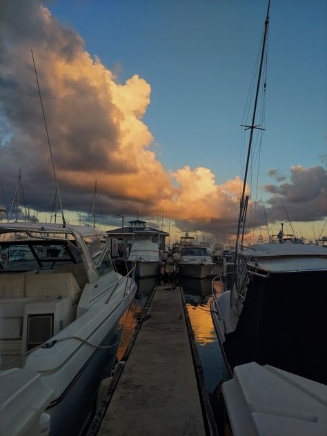 Boat Marina Aesthetic, Old Boat Aesthetic, Mechanics Aesthetic, Boat Aesthetic, Boat Marina, Obx Dr, Beach Read, Nostalgia Aesthetic, Marina Beach