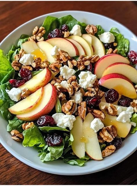 Salad Recipes Fall, Salad With Maple Vinaigrette, Recipes Autumn, Veggie Salads, Avocado Pesto Pasta, Quick Soup Recipes, Apple Walnut Salad, Recipes Salads, Apple Walnut