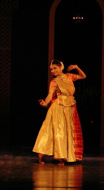 Jyoti singh kathak Kathak Poses For Photoshoot, Kathak Lehenga, Kathak Dance Poses, Kathak Dance Photography, Kathak Outfits, Kathak Dance Aesthetic, Kathak Photoshoot, Sakal Ban, Kathak Aesthetic