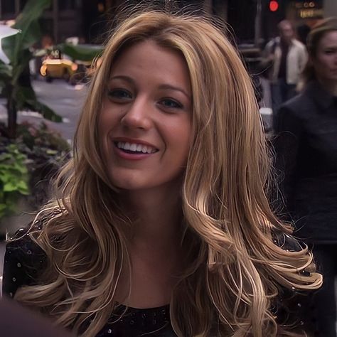 Gossip Girl Hairstyles, Blake Lively Hair, Blair And Serena, Gossip Girl Aesthetic, Serena Van Der, Serena Van, Serena Van Der Woodsen, Ariana Grande Pictures, Blake Lively