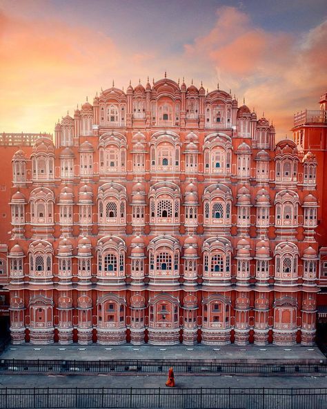 Hindu Cosmos — Hawa Mahal. Pink city Jaipur, Rajasthan, India... Jaipur Travel, Hawa Mahal, Family Tour, Jaisalmer, Indian Architecture, Tourist Places, Incredible India, Beautiful Buildings, India Travel