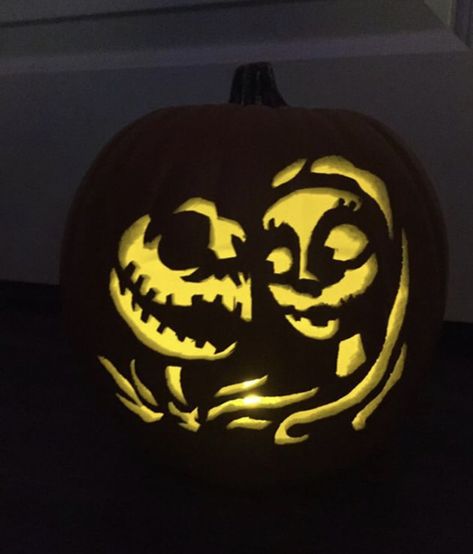 Jack And Sally Pumpkin, Dremel Pumpkin Carving, Tricks For Halloween, Best Pumpkin Carving Tools, Sally Pumpkin, Best Pumpkin Carving, Pumpkin Carving Tools, Carving Templates, Cute Pumpkin Carving