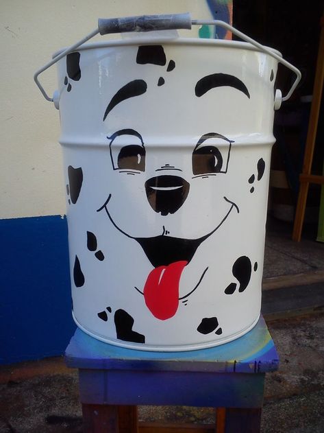 Bucket Painting Ideas, Painted Buckets Ideas, Paint Bucket Ideas, Painted Buckets, Painted Trash Cans, Bucket Crafts, Painted Tin Cans, Bucket Ideas, Tin Can Art