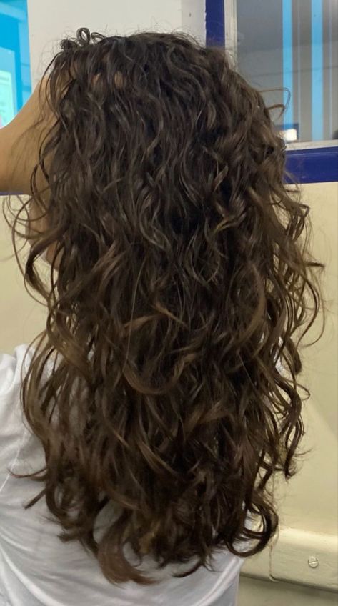 Natural Wavy Hair Cuts, Cabello Afro Natural, Haircut Inspo, Layered Curly Hair, Curly Hair Photos, Wavy Haircuts, Natural Wavy Hair, Haircuts For Curly Hair, Wavy Curly Hair