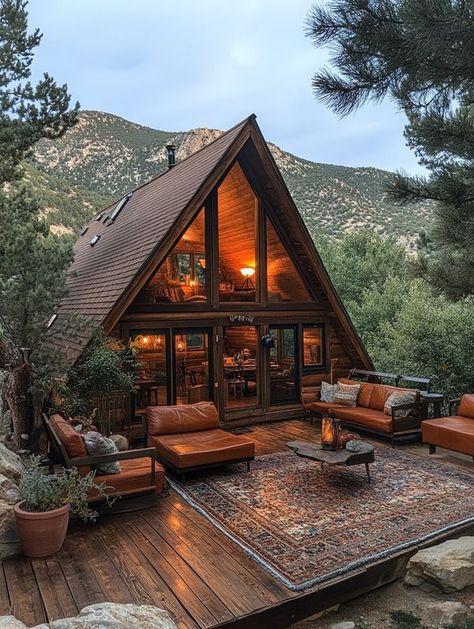 Tiny Homes In The Woods, Small Cabin In The Woods Interior, Cabin Style Tiny House, Small Cabin Living, Wood Cabins, Cabin House Aesthetic Exterior, Cabins In The Woods Interior, Small Airbnb Ideas, Wooden Cabins Forest