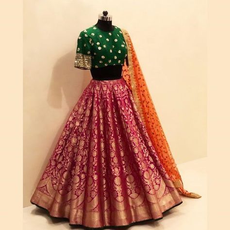 Lehenga Designs Banarasi, Benarasi Lehengas Bridal, Banarasi Lehenga Ideas, Red Benarasi Lehengas, Benaras Lehenga Designs, Banarasi Chaniyacholi, Red Banarasi Lehenga, Banarasi Lehenga Bridal, Banarasi Bridal Lehenga