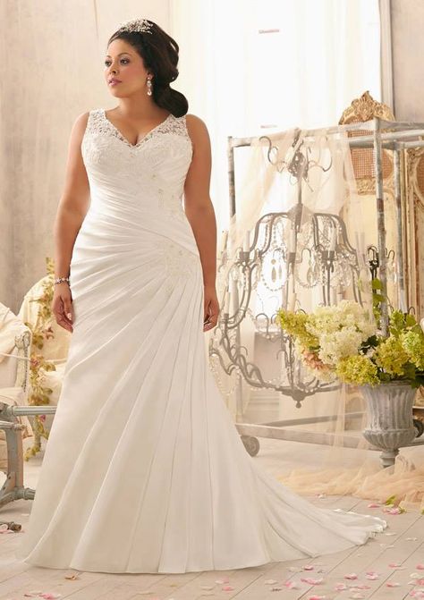 Plus Size Wedding Outfits, Curvy Wedding Dress, Wedding Dresses Plus, Satin Wedding Dresses, Curvy Wedding, Wedding Dresses Sweetheart Neckline, Second Wedding Dresses, Plus Size Brides, Plus Size Wedding Gowns