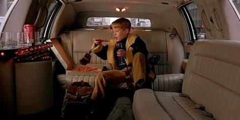 The 10 Best Pizza Scenes In Movies | ScreenRant Movie Foods, Christmas Captions For Instagram, Home Alone 1, Home Alone 1990, Wedding Limo Service, Christmas Home Alone, Cinema Stills, Home Alone 2, Cheesy Puns