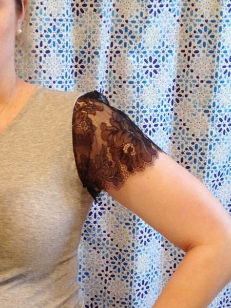 Fiscally Chic: DIY Lace Embellished Top Diy Lace Sleeves, Diy Lace Shorts, Tattered Clothes, Sewing Alterations, Sew Over It, Embellished Clothing, What Is Fashion, Clothing Diy, Old T Shirts