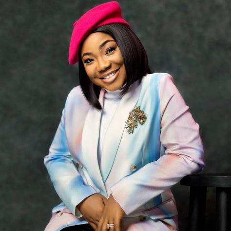 Gospel Audio Mp3 | Mercy Chinwo - Oke Mmiri | Download Check more at https://somdeafrica.com/gospel-audio-mp3-mercy-chinwo-oke-mmiri/ Mercy Chinwo, Beret Style, Church Poster Design, Style Pictures, Gospel Singer, Church Poster, Gospel Music, The Gospel, Background Pictures