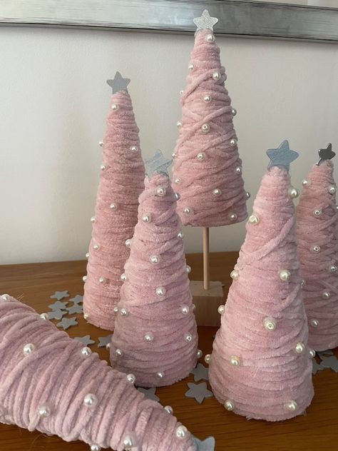 Pink Xmas, Cone Christmas Trees, Pink Christmas Decorations, Little Christmas Trees, Christmas Tree Crafts, Pink Christmas Tree, Holiday Crafts Christmas, Christmas Ornament Crafts, Christmas Crafts Decorations