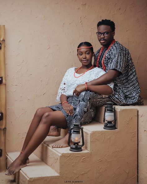 Traditional Prewedding Shoot, Cultural Outfits, Engagement Photo Shoot Poses, 2024 Photoshoot, Job Photo, Prewedding Ideas, Night Wedding Photos, Couples African Outfits, Prewedding Photo