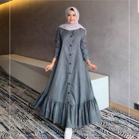 .... Islamic Fashion Dresses, Model Gamis, Hijab Fashionista, Modest Fashion Hijab, Muslim Fashion Hijab Outfits, Muslimah Dress, Muslim Women Fashion, Muslim Fashion Dress, Muslim Fashion Outfits