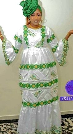 Grand Dakar, African Lace Styles, Long African Dresses, African Dresses For Kids, African Fashion Designers, African Fashion Skirts, Lace Gown Styles, Afrikaanse Mode, Africa Dress