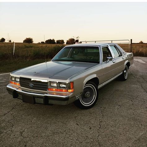 Ford Crown Victoria Custom, Car Shots, Ford Victoria, Car Reference, Crown Vic, Victoria Police, Flashy Cars, Ford Crown Victoria, Ford Ltd