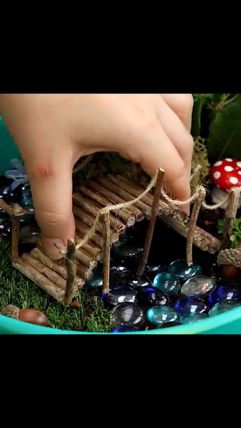 Homemade bridge, glass beads for river Miniature River, Garden Decor Crafts, Fairy House Diy, Fairy Garden Crafts, Homemade Dolls, Christmas Village Display, Fairy Furniture, Diy Fairy, Fairy Garden Diy