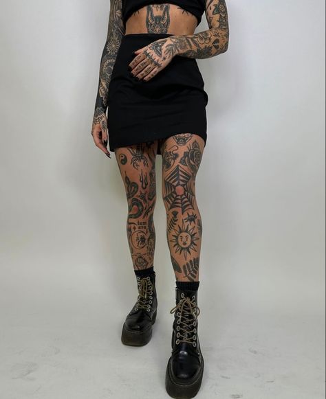 Black And White Traditional Leg Sleeve, Traditional Leg Sleeve Black, Leg Tattoos Women Patchwork, Leg Tattoos Traditional, Patch Work Leg Tattoos, Leg Sleeve Women, Patch Work Leg Sleeve Tattoo, Traditional Tattoo On Leg, Feminine Traditional Tattoo