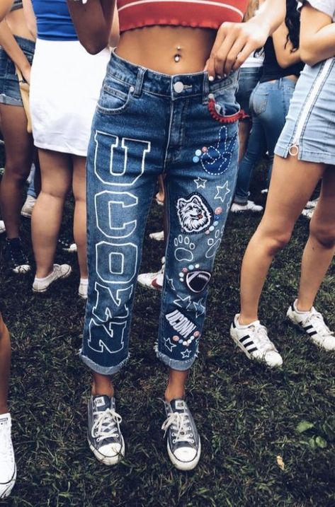 10 Fun Ways To Customize Your College Apparel - Society19 Game Day Jeans, School Spirit Outfit, College Jeans, Spirit Jeans, Senior Pants, College Tailgate Outfit, Estilo Vans, Tailgate Clothes, Senior Things