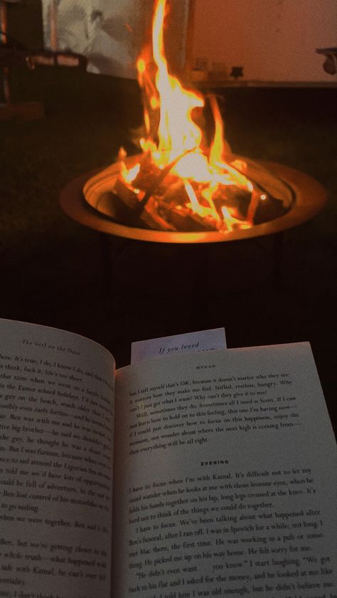 Reading By The Fire, Campfire Aesthetic, Reading Aesthetics, Camping Photos, October Mood, Camp Fire Girls, Camping Books, Camping Photo, Fire Book