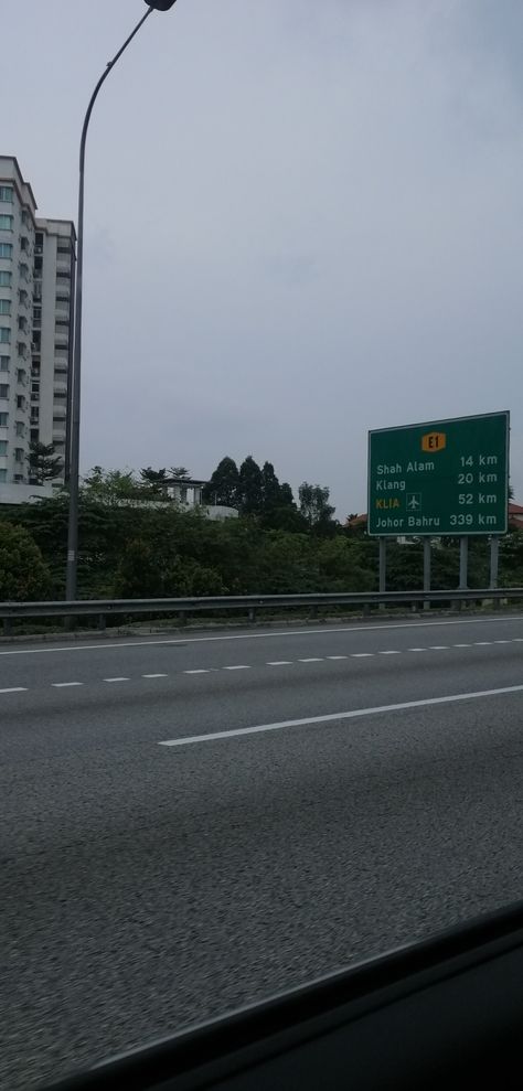 A signboard showing the distances to Shah Alam, Klang, KLIA and Johor Bahru #Malaysia #road #wallpaper #potrait #highway #sunny #cloudy Shah Alam Malaysia, I City Shah Alam, Johor Bahru Aesthetic, Kuala Lumpur Aesthetic Night, Malaysia Highway, Signboard Aesthetic, Highway Pictures, Malaysian Aesthetic, Malaysia Wallpaper