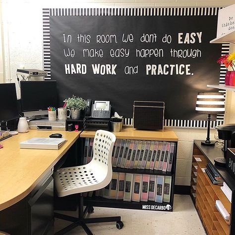 Classroom Goals, Classroom Makeover, Elementary Classroom Decor, 4th Grade Classroom, High School Classroom, Middle School Classroom, English Classroom, New Classroom, Classroom Setup