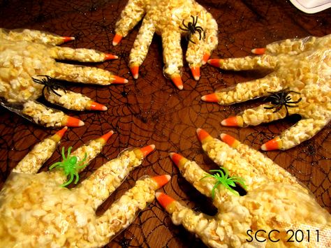 Halloween Popcorn Hands Popcorn Hands, Halloween Popcorn, Classroom Treats, School Treats, Fun Halloween Decor, Halloween Food For Party, Thanksgiving Side Dishes, Halloween Recipes, Food Decoration