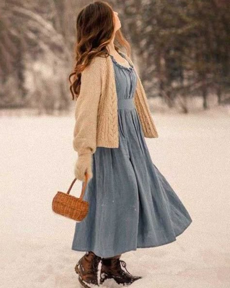 Cottagecore Aesthetic Outfits Summer, Cottagecore Outfit Winter, Winter Cottagecore Outfit, Gothic Cottagecore Aesthetic, Cottagecore Winter Outfits, Cottagecore Aesthetic Outfits, Aesthetic Outfits Summer, Gothic Cottagecore, Winter Cottagecore