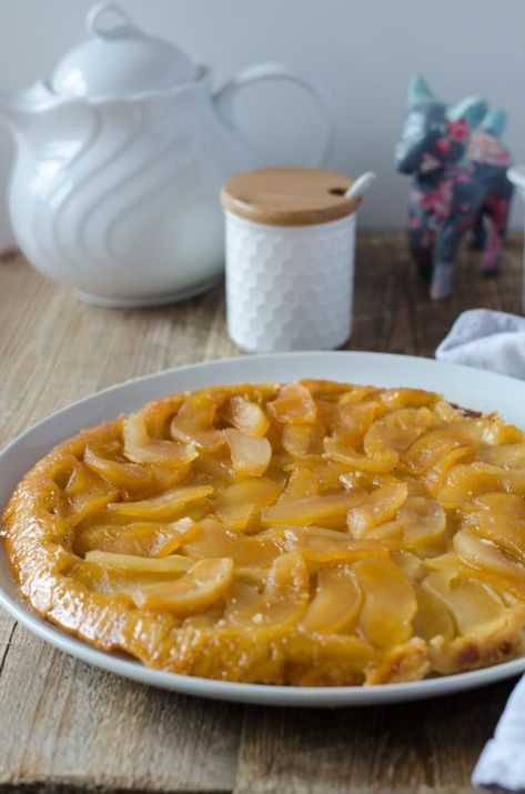 leckere Tarte Tartin mit Äpfeln. Zarter Boden, fruchtige Äpfel, süßer Karamell und trotzdem kalorienarm. Tarte Tartin, Macaroni, Macaroni And Cheese, Cheese, Ethnic Recipes, Macaroni Cheese