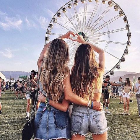 Bestie goals  via @ruslangee Friend Pictures Poses, Best Friend Photoshoot, Friend Bff, Best Friend Photos, Bff Goals, Bestie Goals, Bff Pictures, Friend Goals, Best Friend Goals