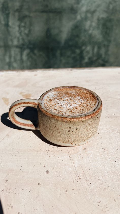 Handmade Ceramics Mug, Ceramic Throwing Ideas, Handbuilt Pottery Ideas, Handmade Ceramic Mugs, Handmade Mugs, Earthenware Pottery, Rustic Ceramics, Pottery Inspo, Handmade Mug