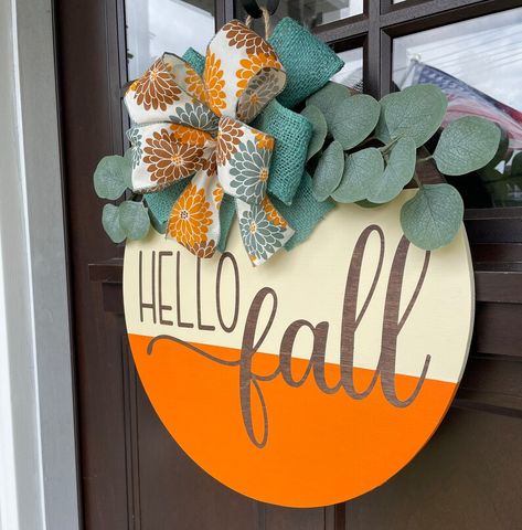 Hello Fall Door Hanger, Round Welcome Sign, Fall Door Decor, Vintage Fall Decor, Hanger Ideas, Fall Door Hanger, Circle Crafts, Door Crafts, Door Signs Diy