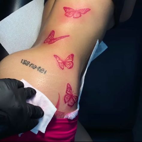 Cute Thigh Tattoos, Tattoos Inspo, Tattoo Placements, Polynesian Tattoos, Cute Hand Tattoos, Pretty Hand Tattoos, Snakebites, Geometric Tattoos, Tattoos For Black Skin