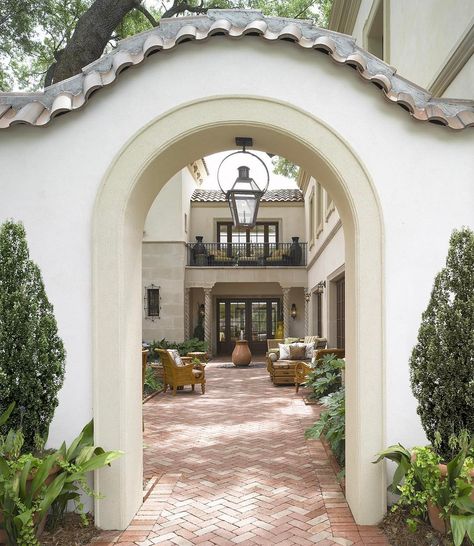 Mediterranean Entrance, Mediterranean Courtyard, Spanish Architecture, Spanish Style Home, Casas Coloniales, Spanish Style Homes, Hacienda Style, Spanish Revival, Front Entrance