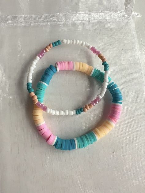 Beaded Bracelets Diy Clay Beads, Bracket Patterns Clay Beads, Beaded Bracket Ideas, Ombre Beaded Bracelet, Clay Bead Bracelet Ideas Aesthetic Purple, Colorful Clay Bead Bracelet, Polymer Bead Bracelets Ideas, Clay Bead Set Ideas, Clay Bead Bracelet Stacks