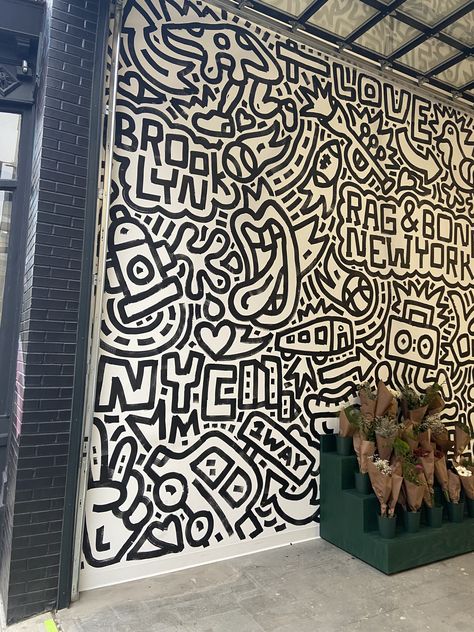 Black And White Art Mural, Black And White Graffiti Art Murals, Wall Paint Designs Graffiti, Wall Painting Ideas Black And White, Black And White Mural Street Art, Black And White Graffiti Art, Black And White Walls, Doodle Mural, Black And White Mural