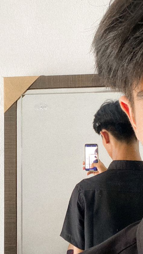 Mirror Selfie Ideas Men, Random Guys Selfies, Lelaki Hensem Malaysia, Boys Mirror Selfie, Mirror Selfie Boy, Mirror Selfie Men, Picture Song, Guy Selfies, Creepy Faces