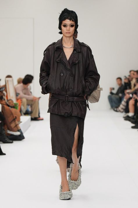 Acne Studios Spring Summer 2025 Fashion Show 2025 Fashion, Spring 2025, Runway Looks, Fall Winter Outfits, Paris Fashion, Paris Fashion Week, Winter Outfits, Fashion Show, Acne Studios