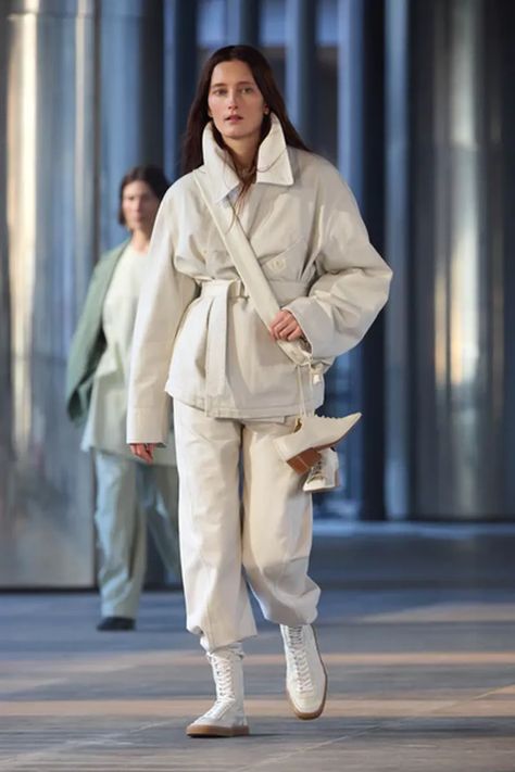 FALL-WINTER 2023 | LEMAIRE Paris Fashion Week Runway, Christophe Lemaire, Oversized Scarf, Fashion Week Runway, 2023 Collection, Double Breasted Jacket, Winter 2023, Fall 2023, All White