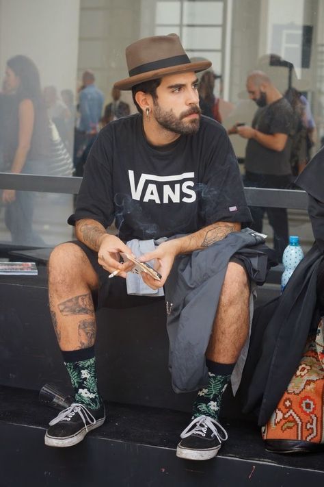 Vans Style Mens, Vans Slip On Outfit, Vans Wallpaper, Vans Outfit Men, Estilo Vans, Outfits Men Streetwear, Vans Old School, Vans Ultrarange, Vans Outfit