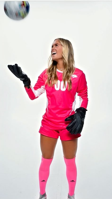 Soccer Goalie Photoshoot, Senior Picture Ideas Soccer Goalie, Media Day Poses Soccer Goalkeeper, Goalkeeper Photoshoot, Soccer Poses For Pictures Media Day, Soccer Poses For Pictures, Soccer Media Day Poses, Soccer Picture Ideas, Sports Media Day